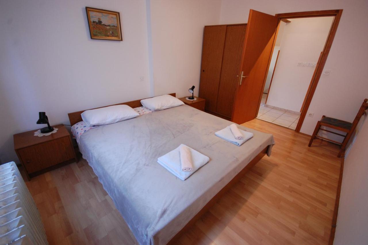 Apartments Snjezana By El-Pi Tours Njivice Exterior photo